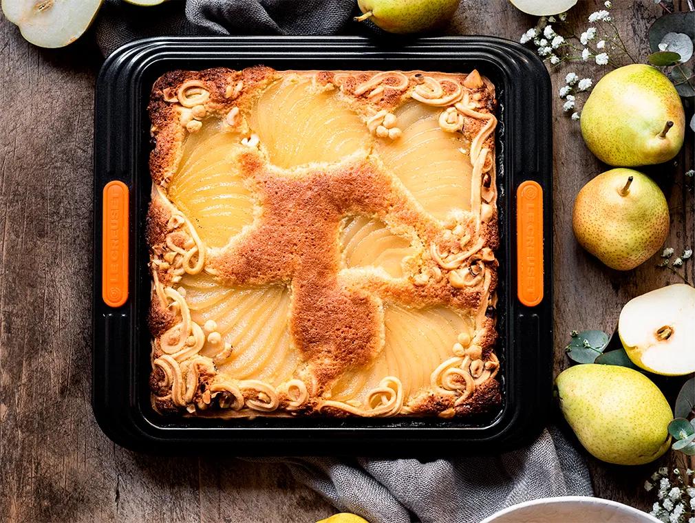 Tarta de franchipán con peras pochadas y anís estrellado