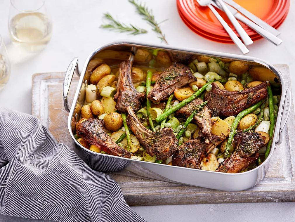 Costillas de cordero y verduras de primavera