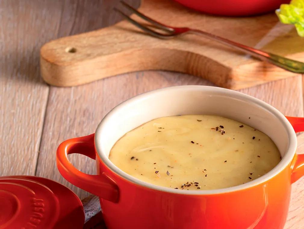 Fondue de queso emmental con gruyère y pan francés