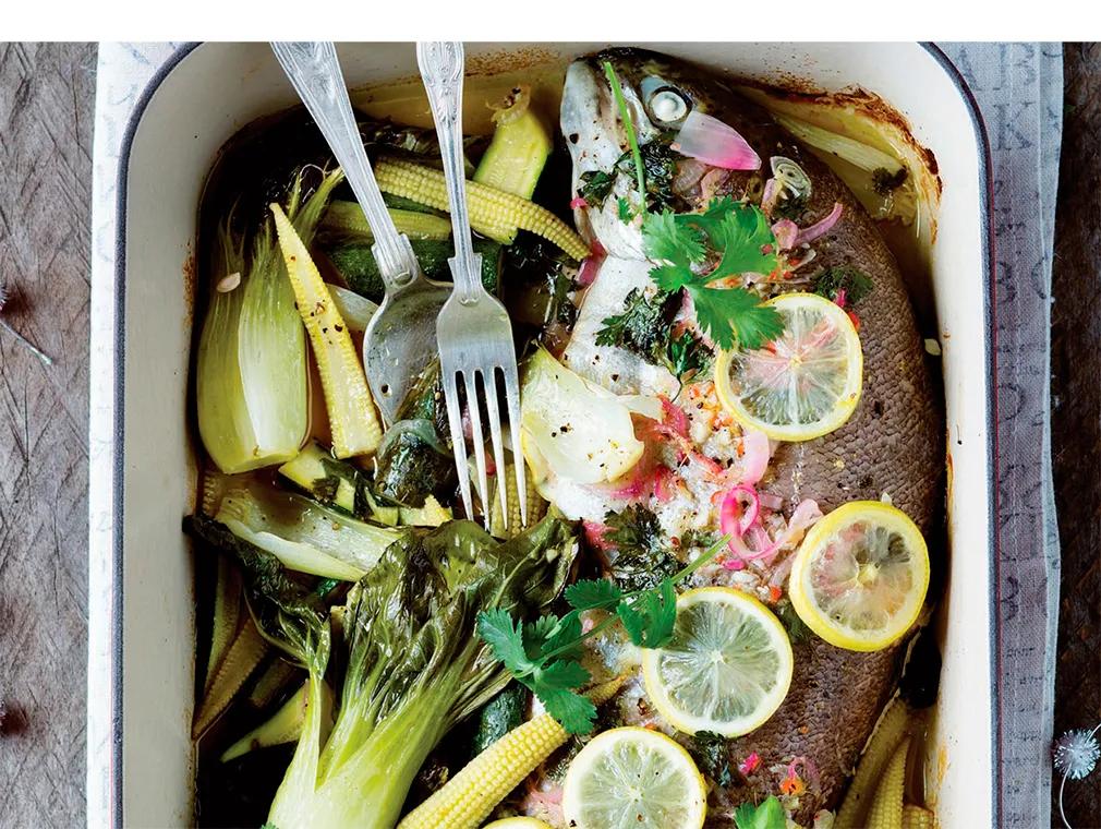 Pescado en papillote con verduras mediterráneas