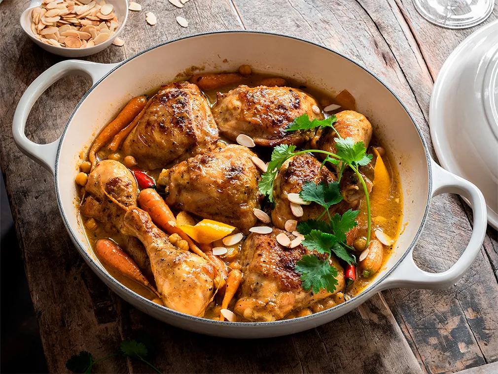 Cazuela de pollo al azafrán y la miel con salsa de naranja y jengibre