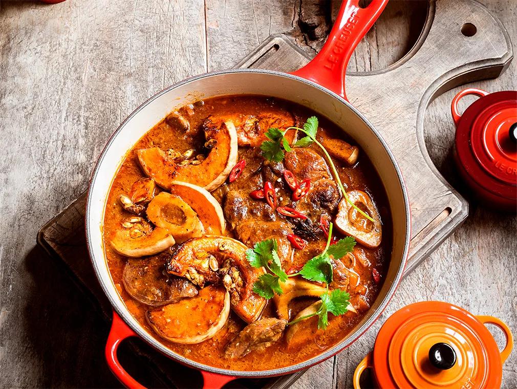 Cazuela de ternera al miso con mantequilla dorada, jengibre y calabaza asada