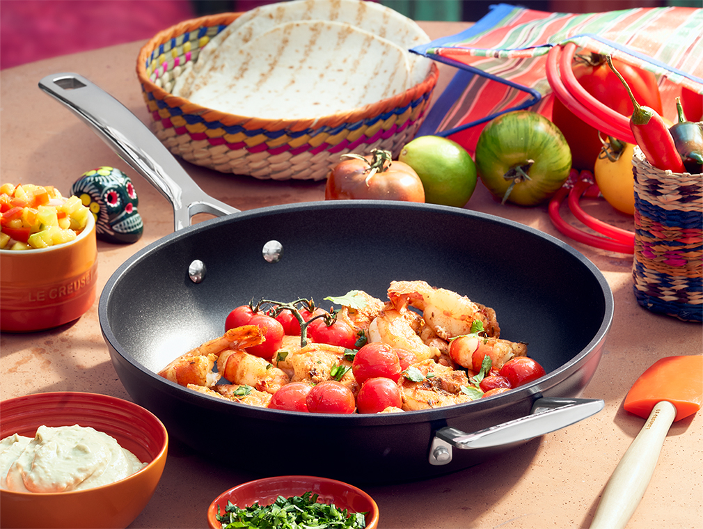 Tacos de langostino con cilantro, lima y salsa de mango