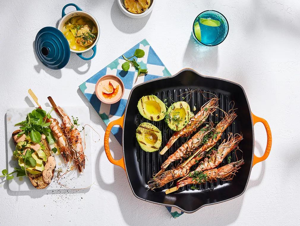 Langostinos a la parrilla con tostadas de aguacate