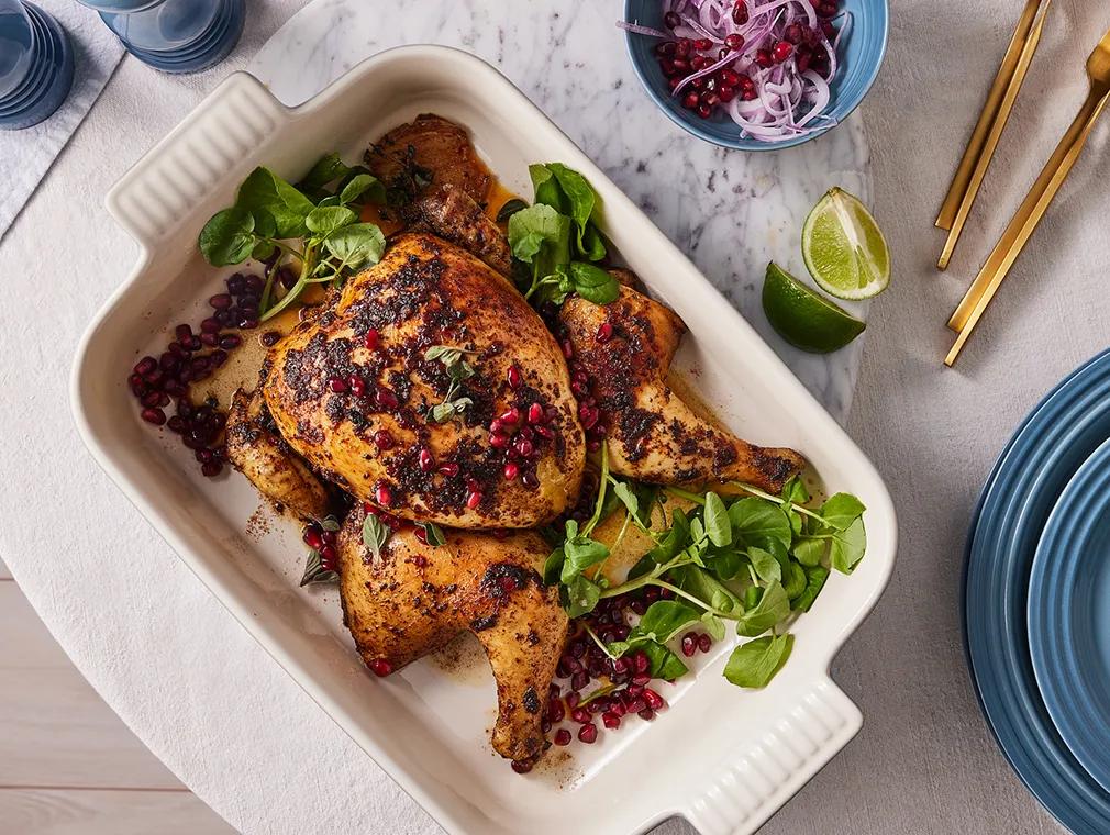 Pollo asado al horno con harissa y granada